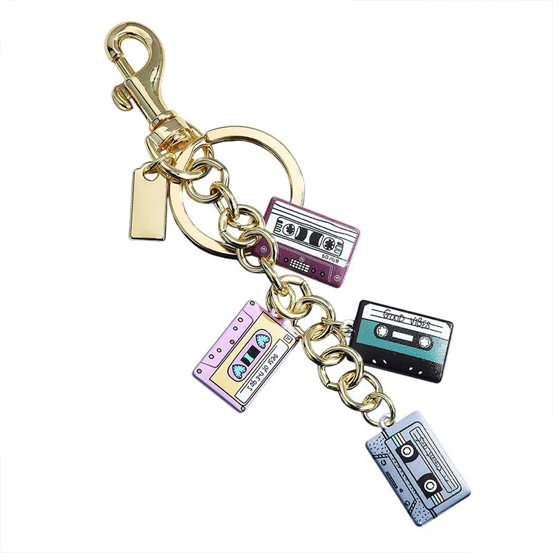 Breloczek w kształcie kasety m – Women'S Accessories In The 80S recenzja i cena